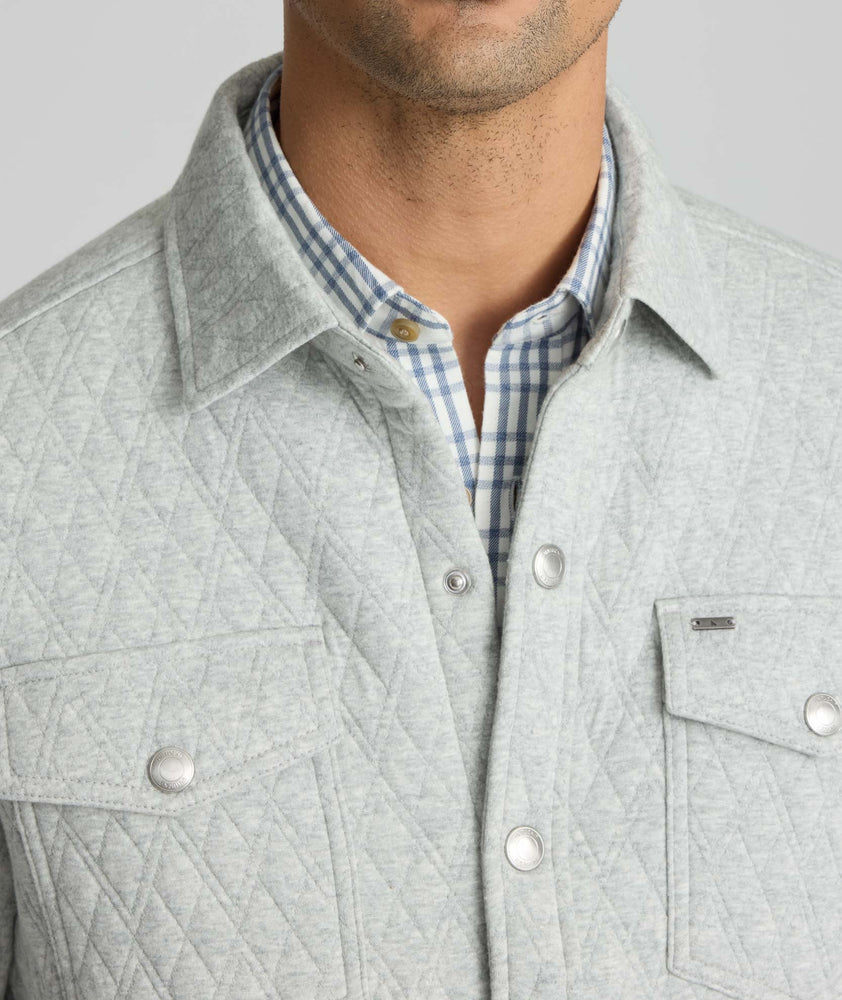 Model is wearing UNTUCKit BRAUNFIELD in GREY.