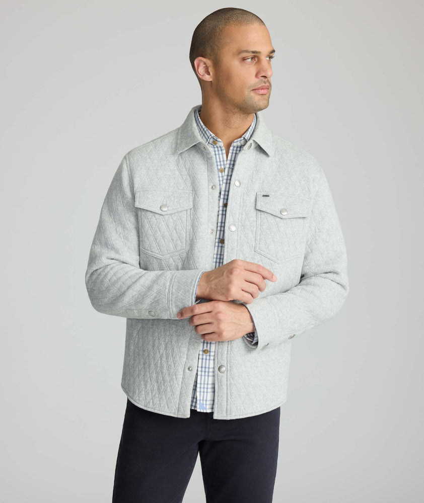 Model is wearing UNTUCKit BRAUNFIELD in GREY.