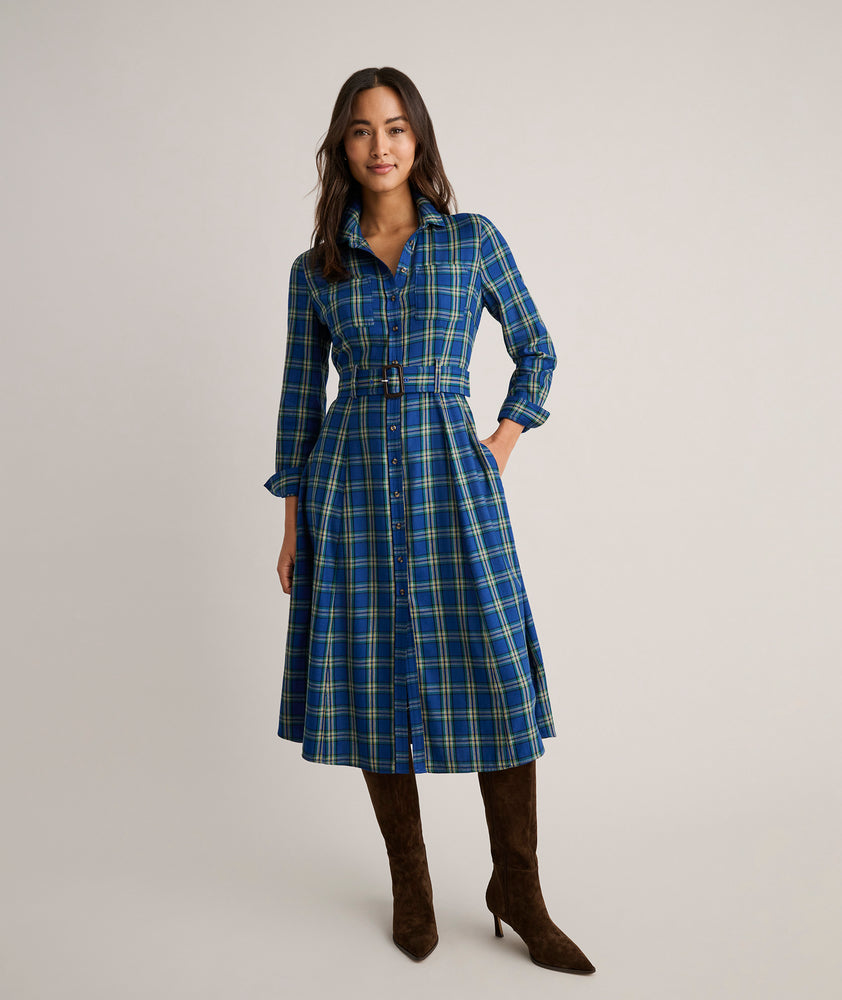 Model is wearing UNTUCKit Cotton-Blend Sienna Shirt Dress.