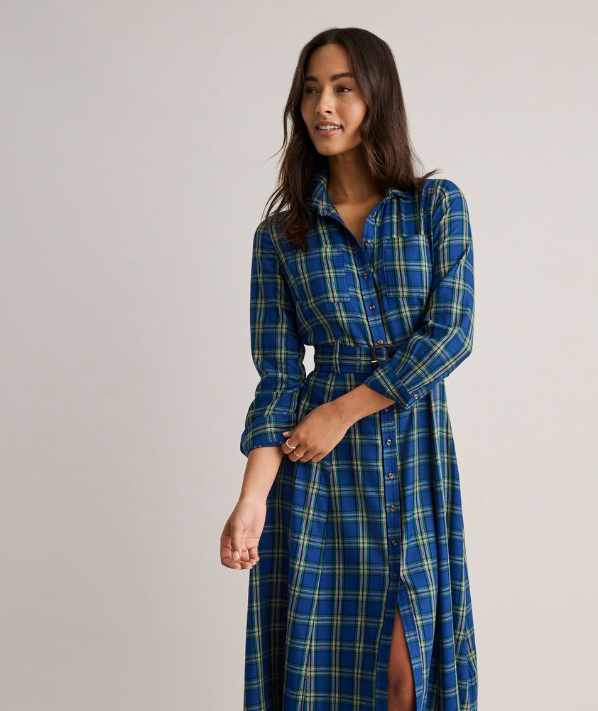 Model is wearing UNTUCKit Cotton-Blend Sienna Shirt Dress.