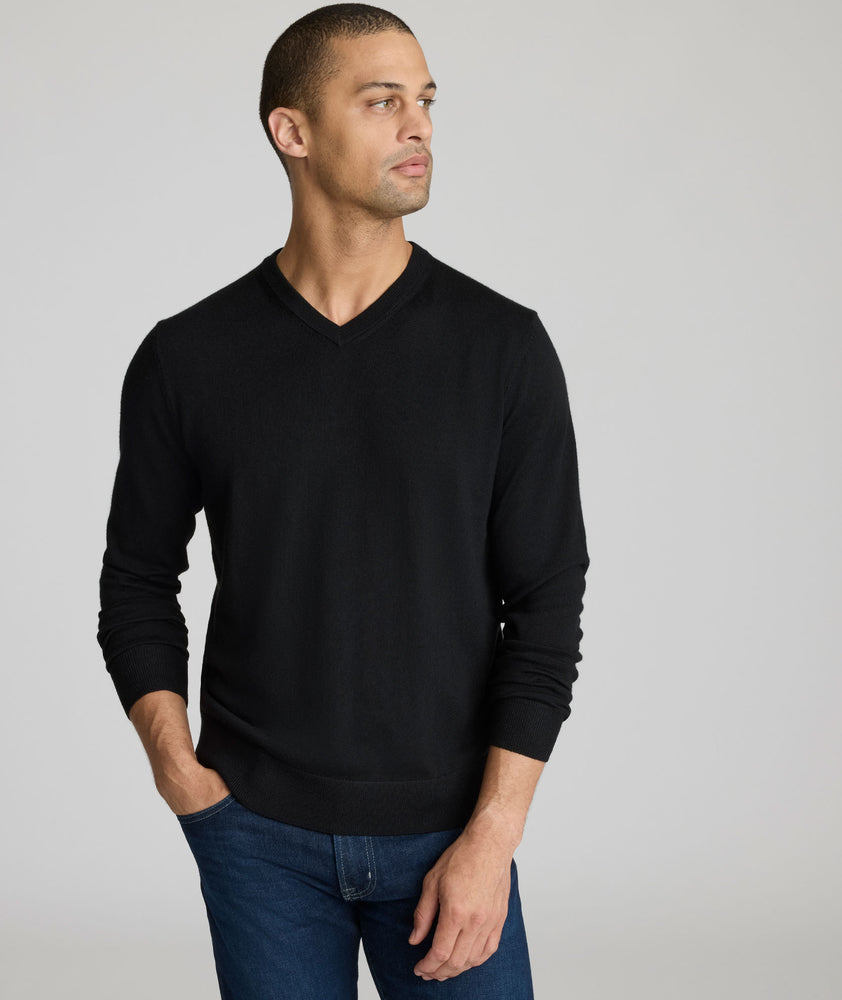Model is wearing UNTUCKit sweater in black.