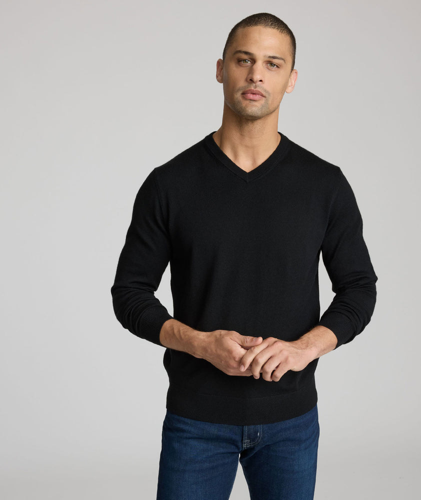 Model is wearing UNTUCKit sweater in black.