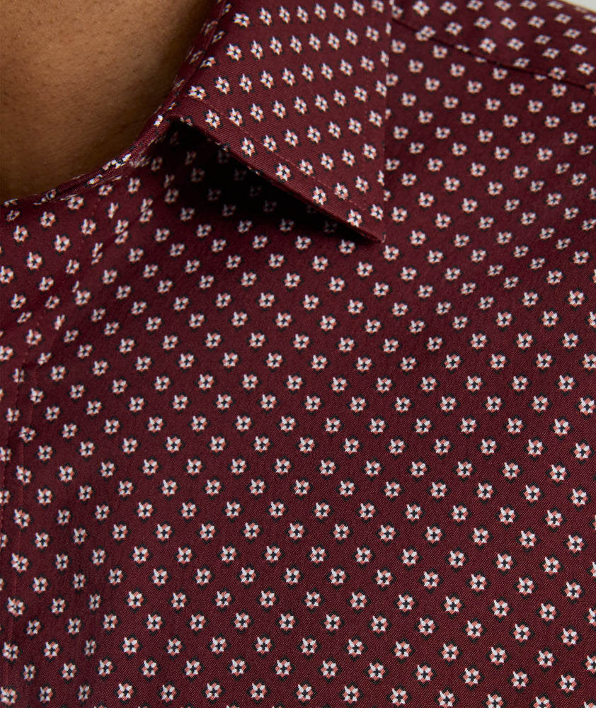 Model is wearing UNTUCKit Performance Short-Sleeve Stanton Shirt	in Maroon.