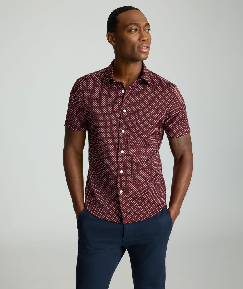 Model is wearing UNTUCKit Performance Short-Sleeve Stanton Shirt	in Maroon.