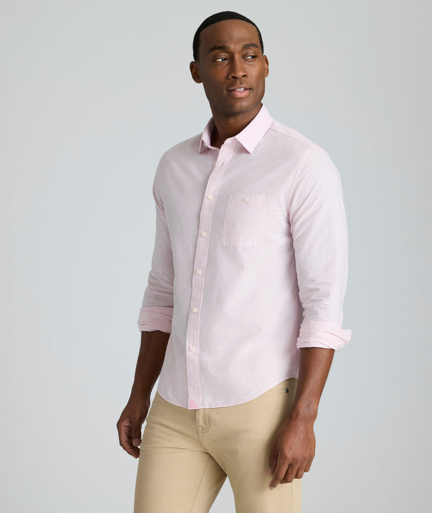 Model is wearing UNTUCKit Sutherland summer weight shirt in pink. 