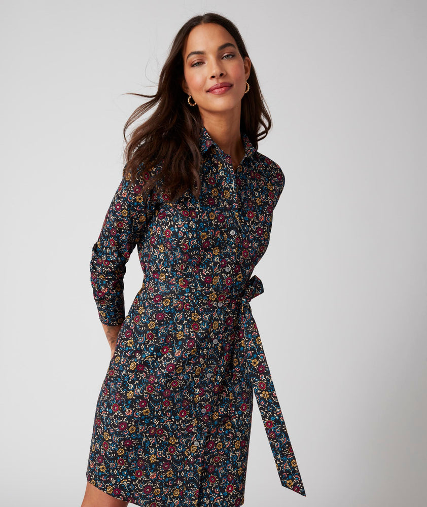Model is wearing UNTUCKit Sydney dress in black.