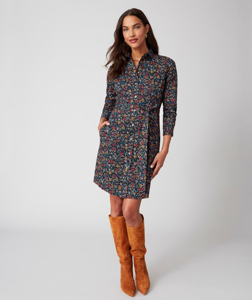 Model is wearing UNTUCKit Sydney dress in black.