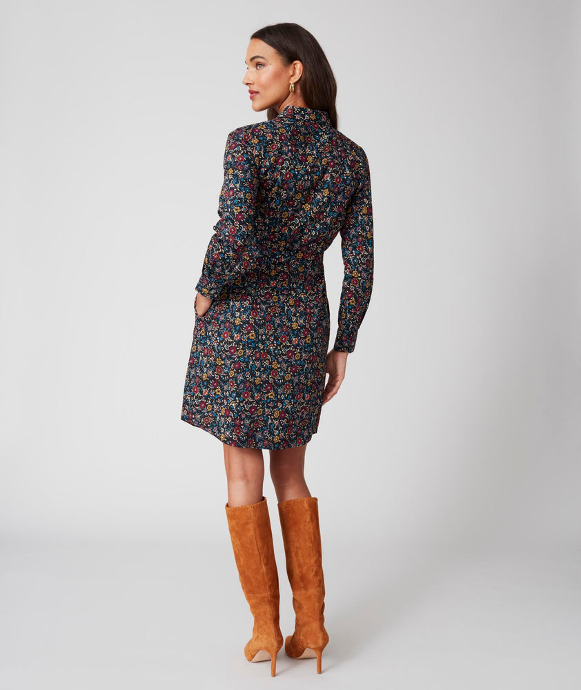 Model is wearing UNTUCKit Sydney dress in black.