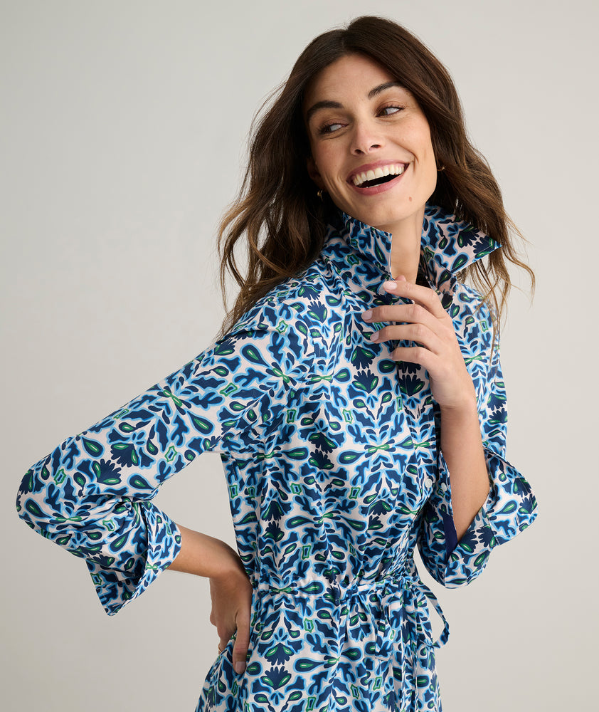 Model is wearing UNTUCKit Taylor dress in Blue. 