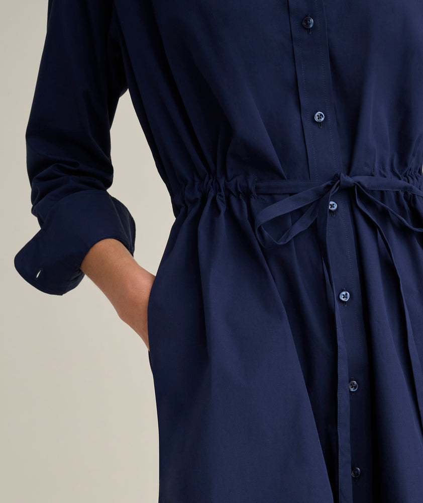 Model is wearing UNTUCKit Taylor dress in navy. 