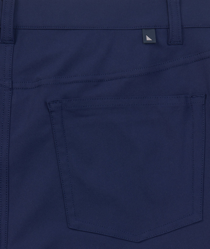 Model is wearing UNTUCKit 5-Pocket Performance Tech Pants in Navy.