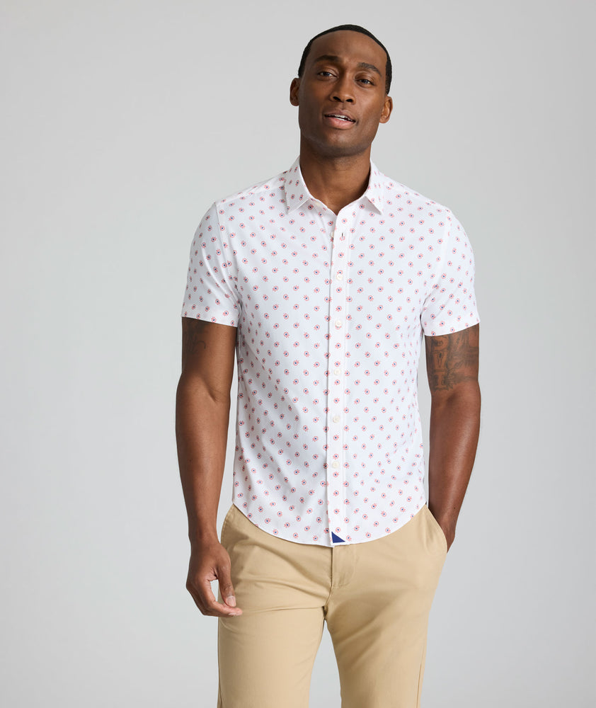 Model is wearing UNTUCKit short sleeve Truesdale in printed red. 