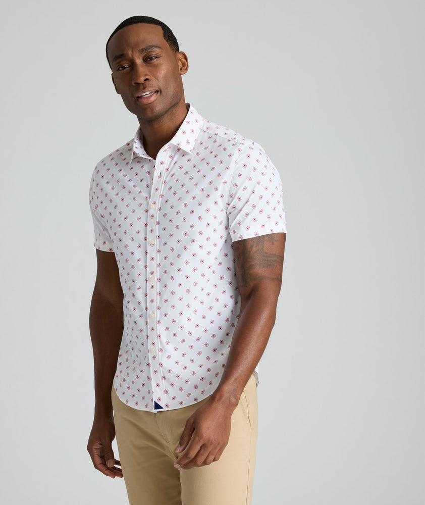 Model is wearing UNTUCKit short sleeve Truesdale in printed red. 