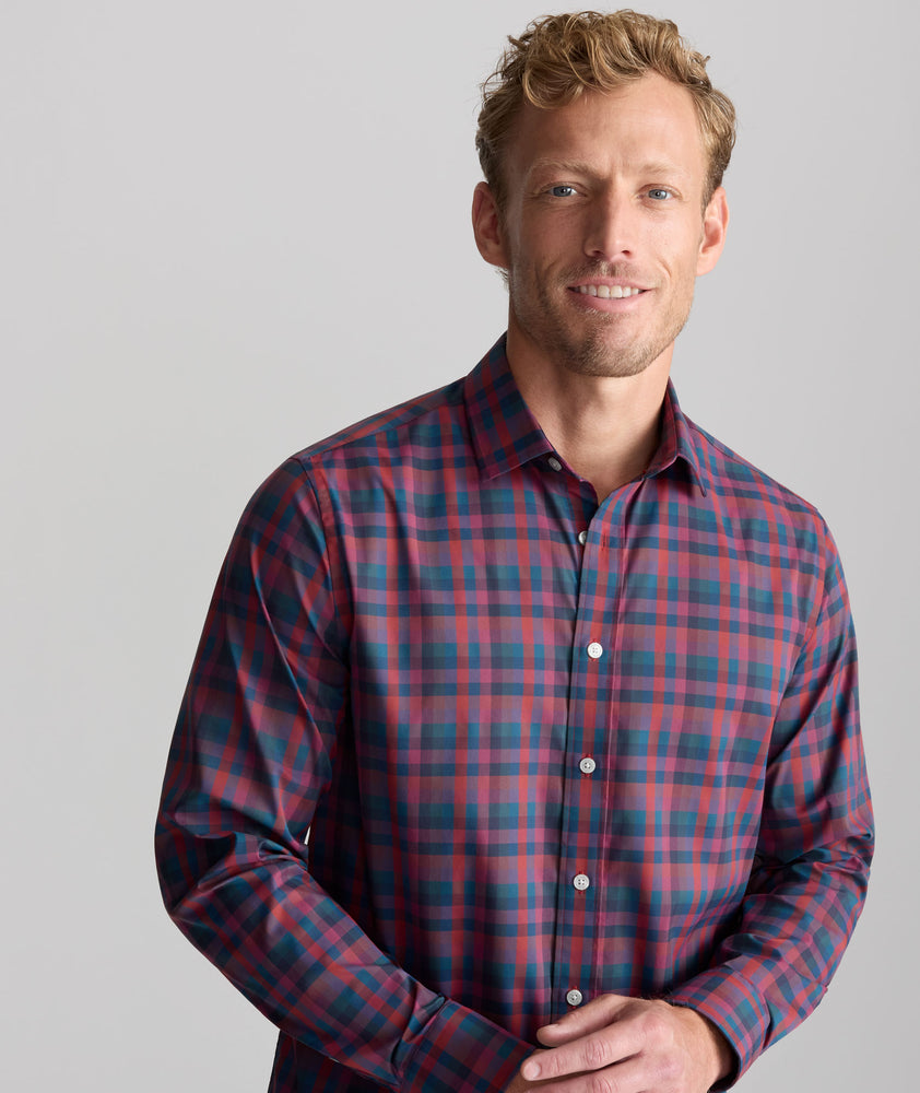 Model is wearing UNTUCKit Performance Vandermeer Shirt. 