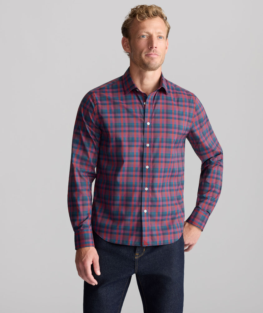 Model is wearing UNTUCKit Performance Vandermeer Shirt. 