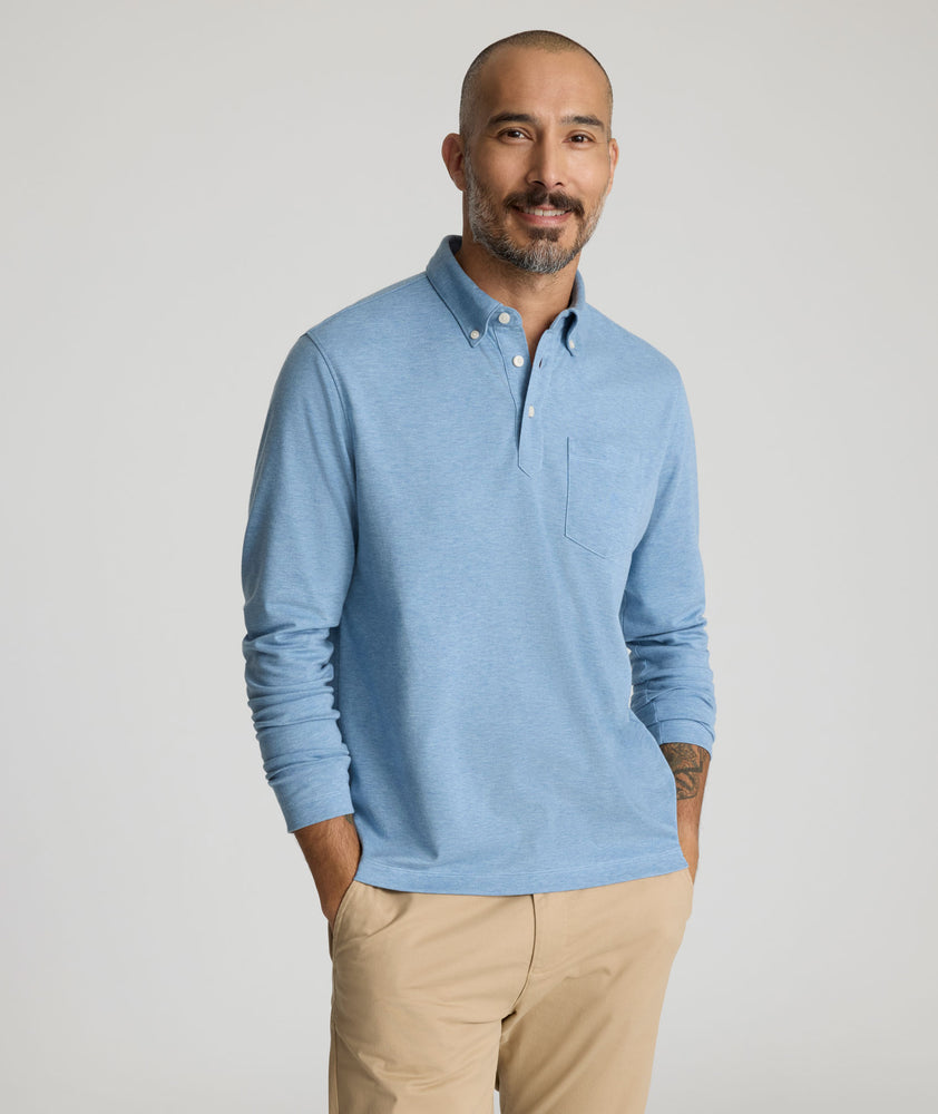 Model is wearing UNTUCKit LS Vargas in Hthr Blue.
