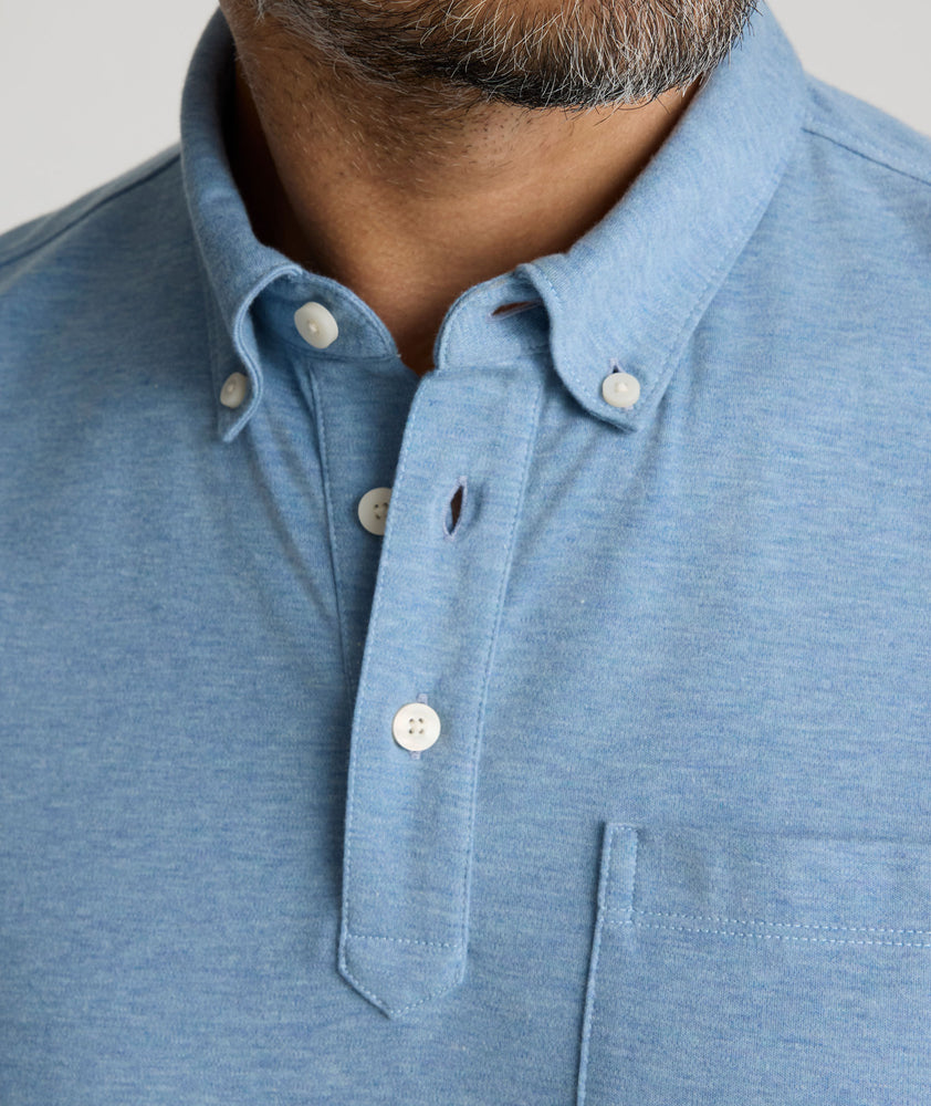Model is wearing UNTUCKit LS Vargas in Hthr Blue.