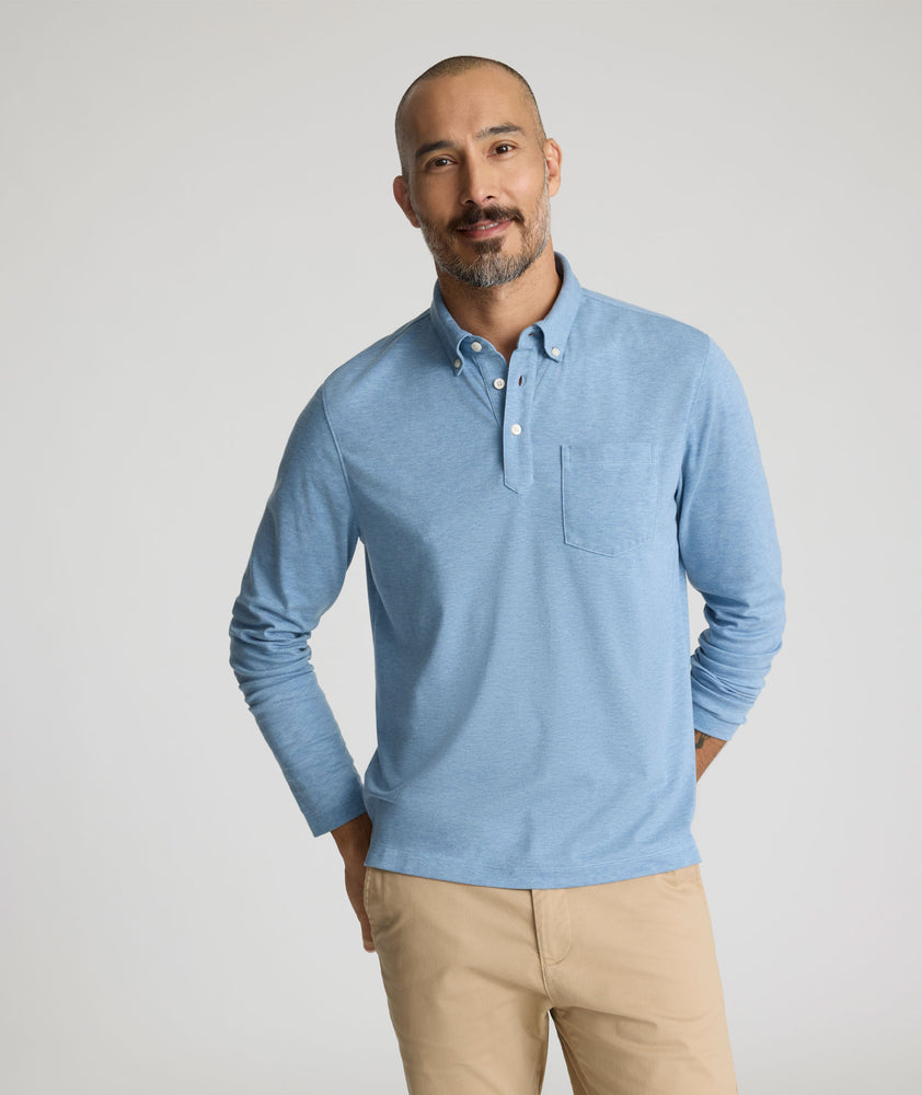 Model is wearing UNTUCKit LS Vargas in Hthr Blue.