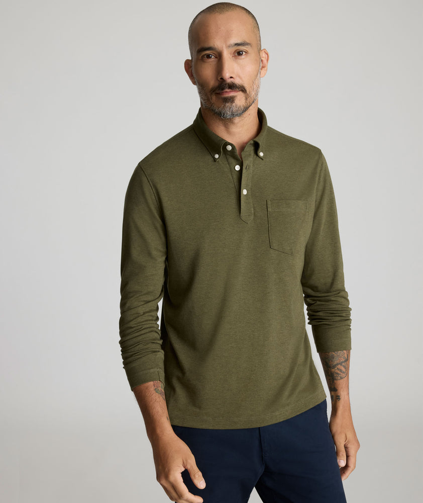 Model is wearing UNTUCKit Vargas WF Polo in Heather Olive.