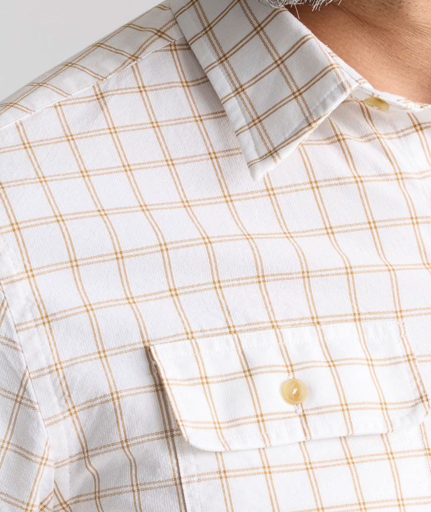 Model is wearing UNTUCKit Vintage Wash Short-Sleeve Whitford Shirt. 