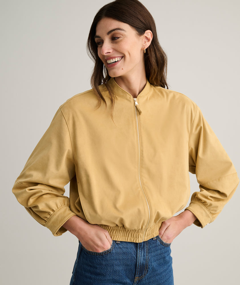 Model is wearing UNTUCKit Zadie jacket. 