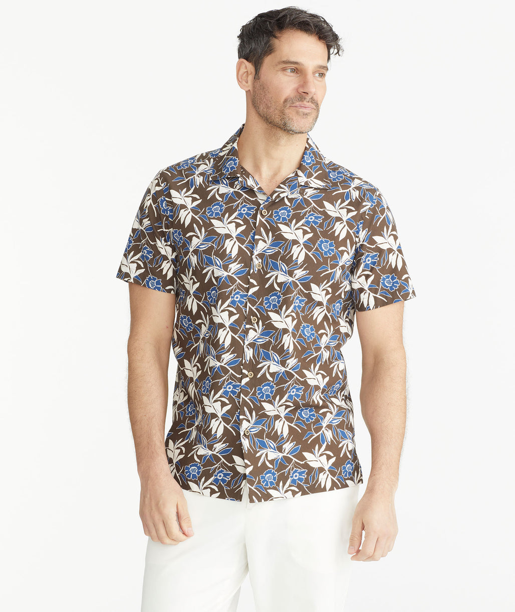 Model wearing an UNTUCKit Brown Cotton Short-Sleeve Aramon Shirt.