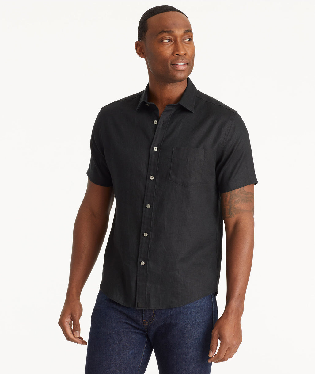 Model wearing an UNTUCKit Black Wrinkle-Resistant Linen Short Sleeve Cameron Shirt