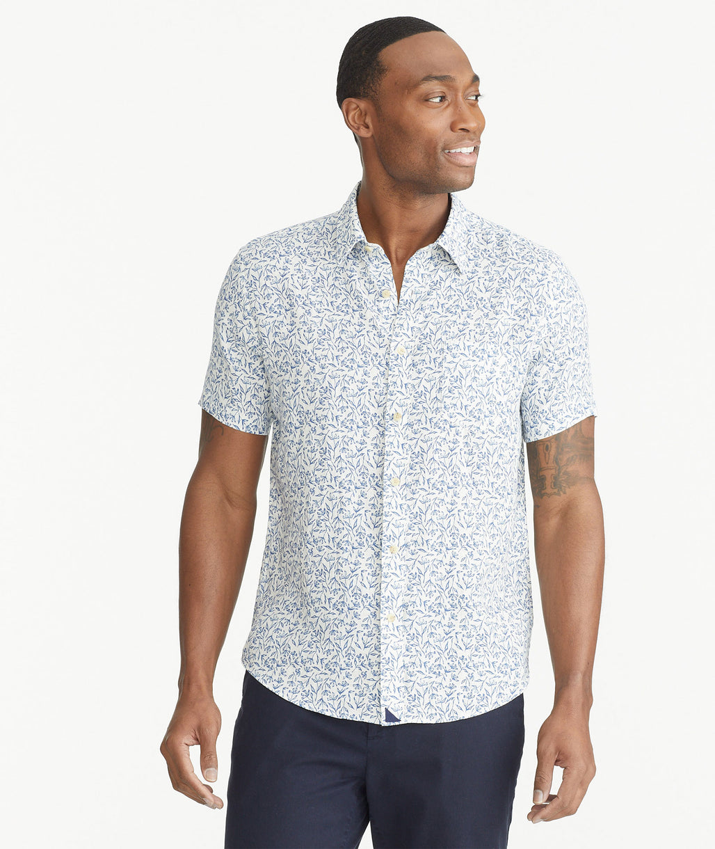 Model is wearing UNTUCKit White Linen Short-Sleeve Cereca Shirt.