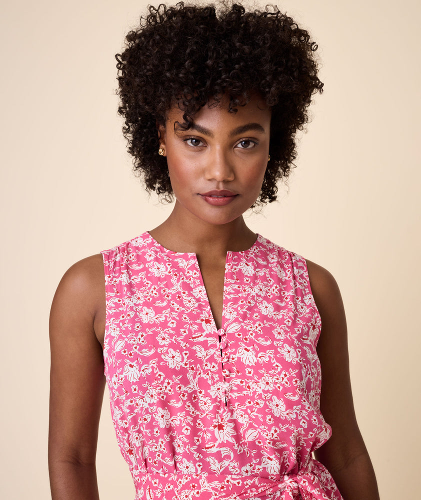 Model is wearing UNTUCKit Pink Floral Lucy Dress.