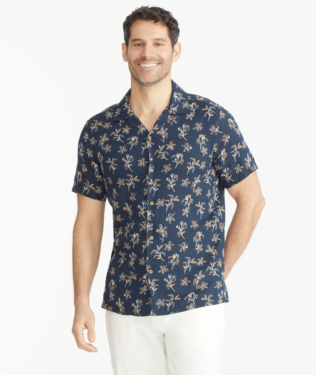 Model wearing an UNTUCKit Navy Linen Short-Sleeve Ortega Shirt.