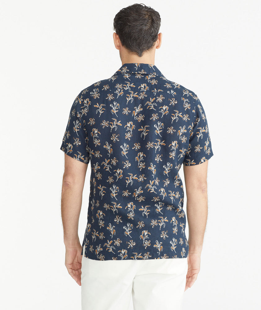 Model wearing an UNTUCKit Navy Linen Short-Sleeve Ortega Shirt.