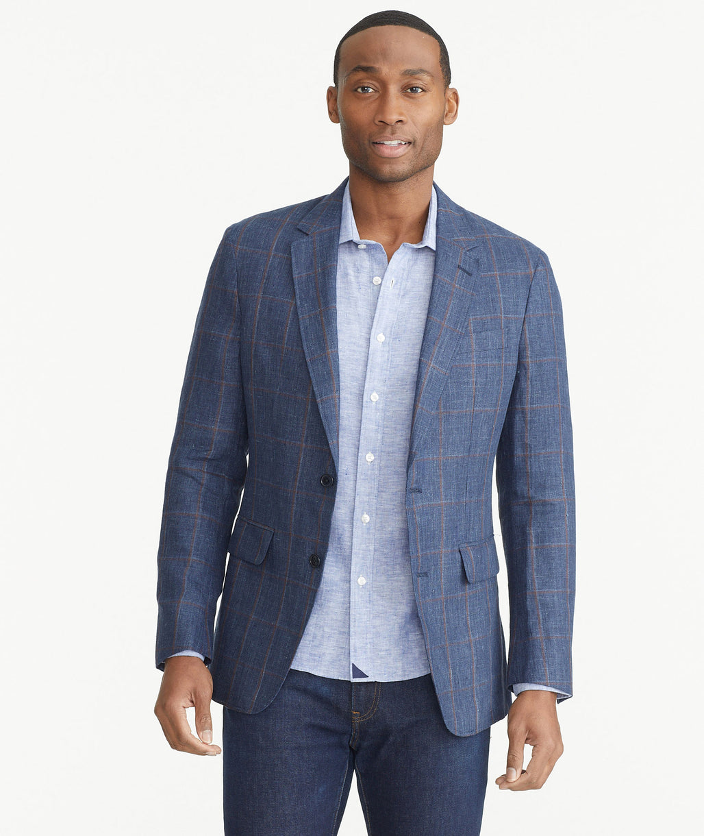 Model is wearing an UNTUCKit Navy Italian Linen Sherman Sport Coat.