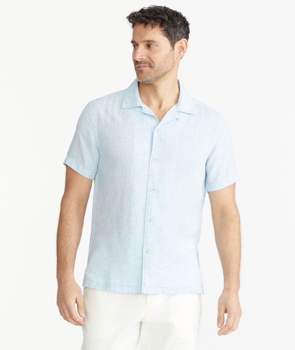 Model wearing an UNTUCKit Light Blue Linen Short-Sleeve Touriga Shirt.